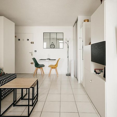 Cosy T1, A 10 Minutes A Pieds Des Plages Frejus Bagian luar foto