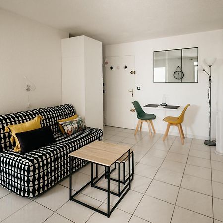 Cosy T1, A 10 Minutes A Pieds Des Plages Frejus Bagian luar foto
