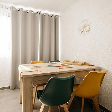 Cosy T1, A 10 Minutes A Pieds Des Plages Frejus Bagian luar foto