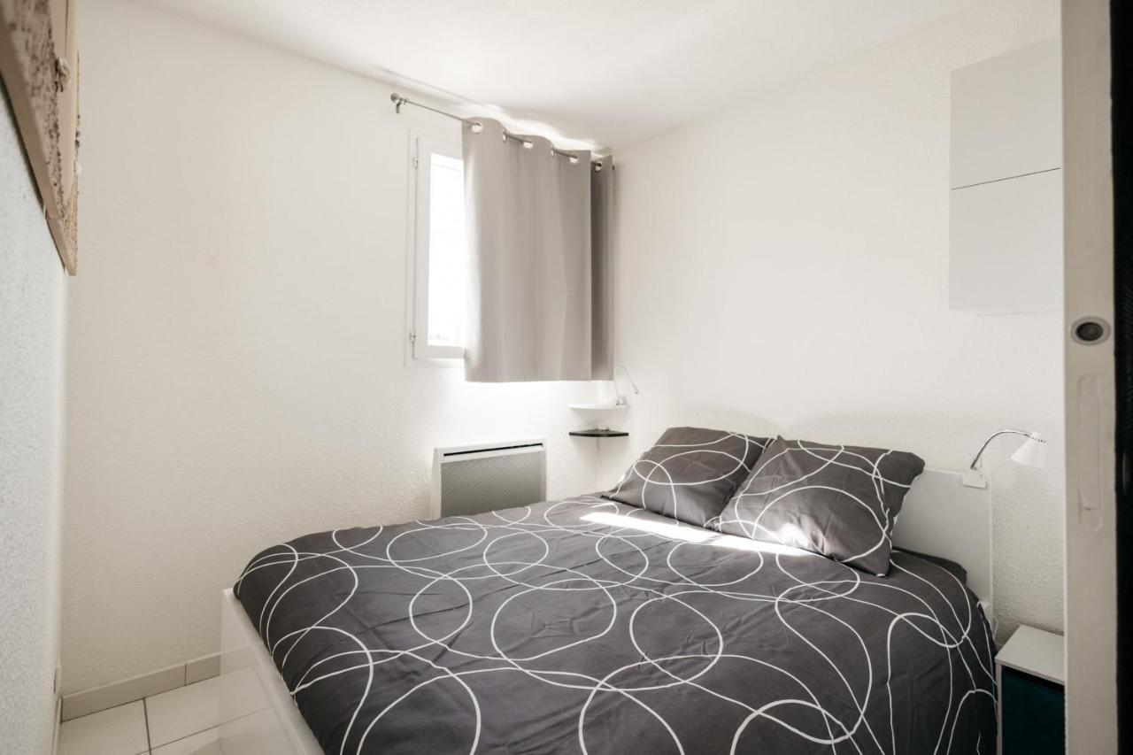 Cosy T1, A 10 Minutes A Pieds Des Plages Frejus Bagian luar foto