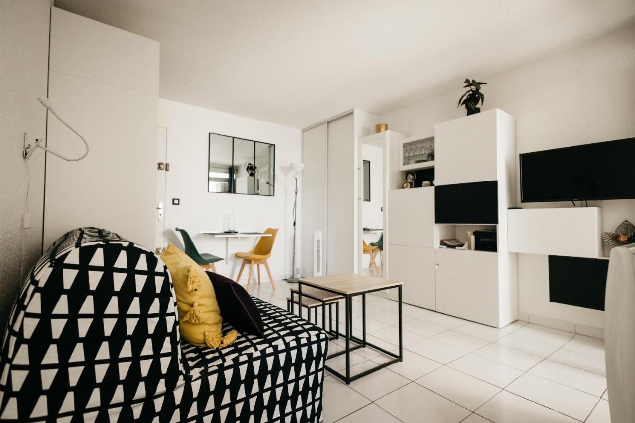 Cosy T1, A 10 Minutes A Pieds Des Plages Frejus Bagian luar foto
