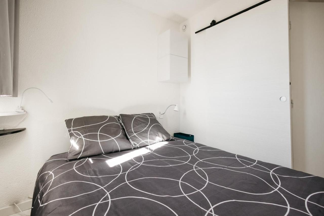 Cosy T1, A 10 Minutes A Pieds Des Plages Frejus Bagian luar foto