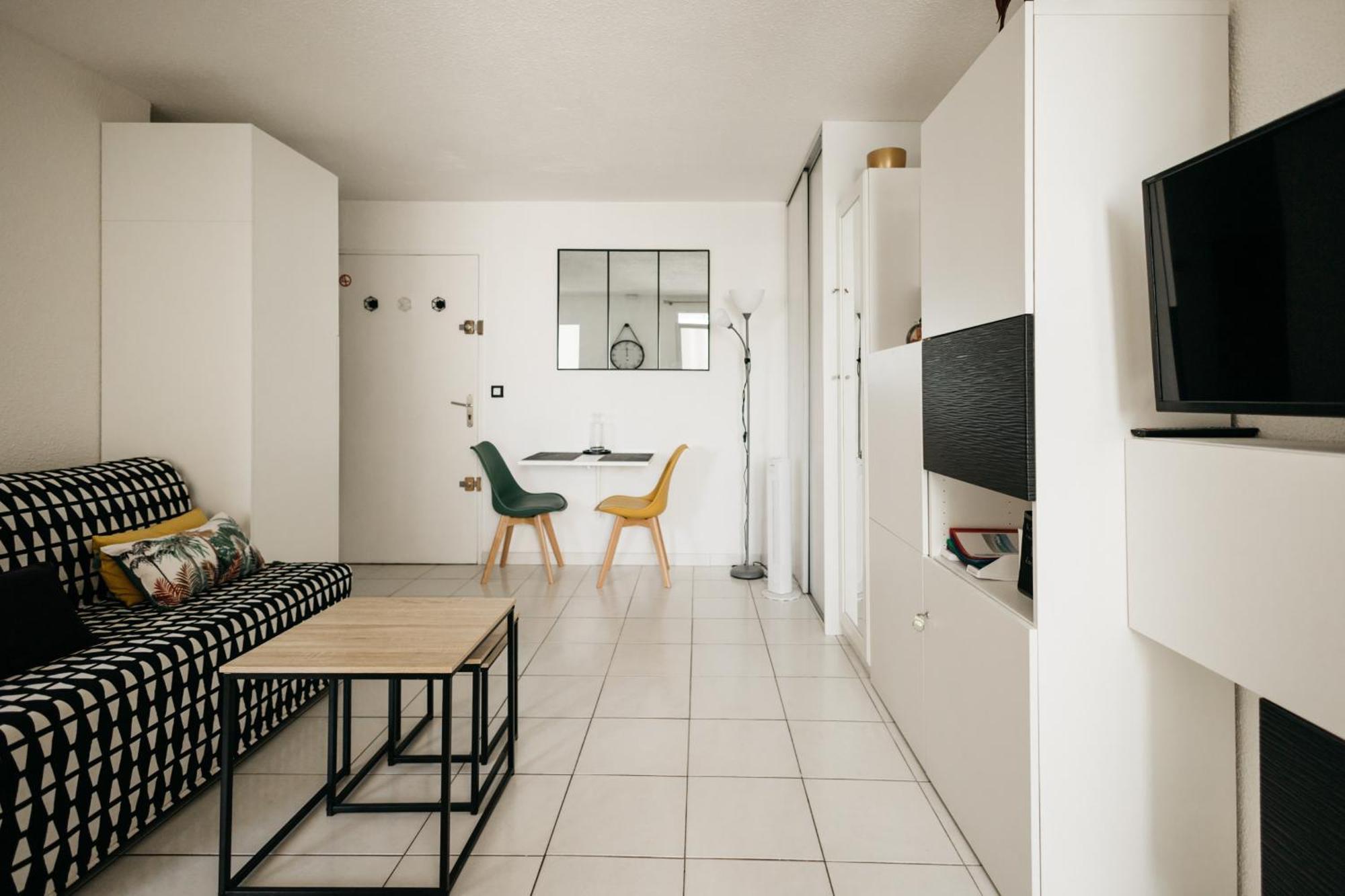 Cosy T1, A 10 Minutes A Pieds Des Plages Frejus Bagian luar foto