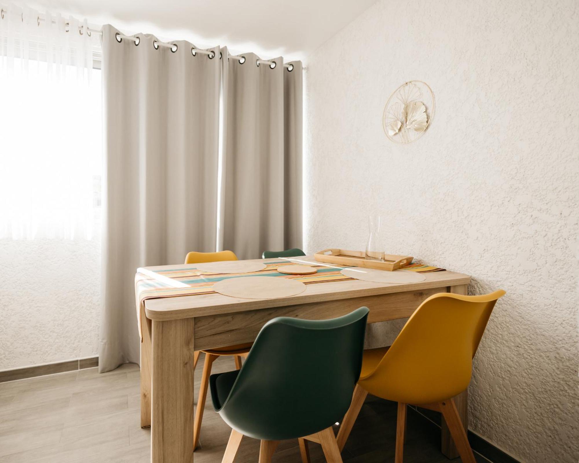 Cosy T1, A 10 Minutes A Pieds Des Plages Frejus Bagian luar foto